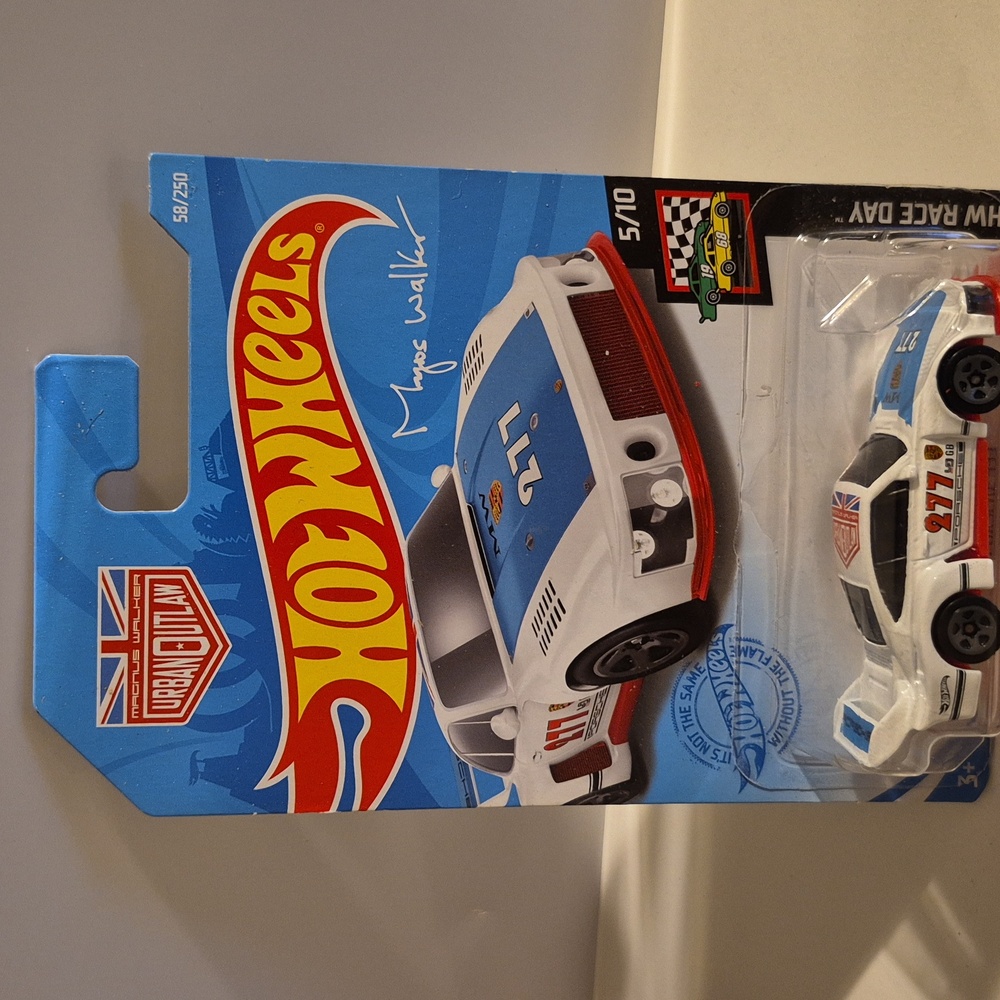 D9 Hot Wheels Porsche 935 with shipping protector